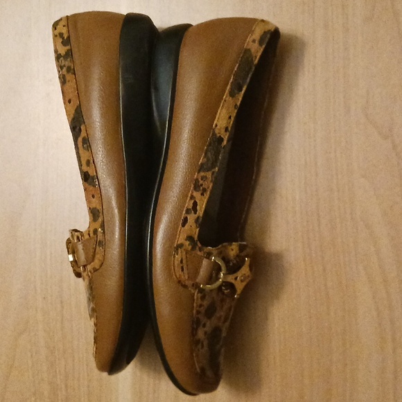 Bellini "Bobcat" Tan Leather Animal Print Loafers in Size 7M - Picture 9 of 12